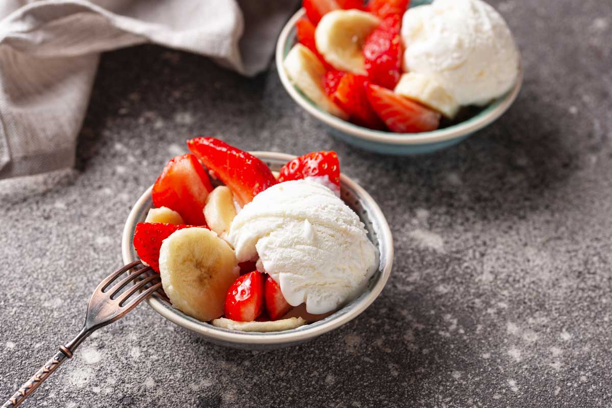 Helado de plátano y fresas