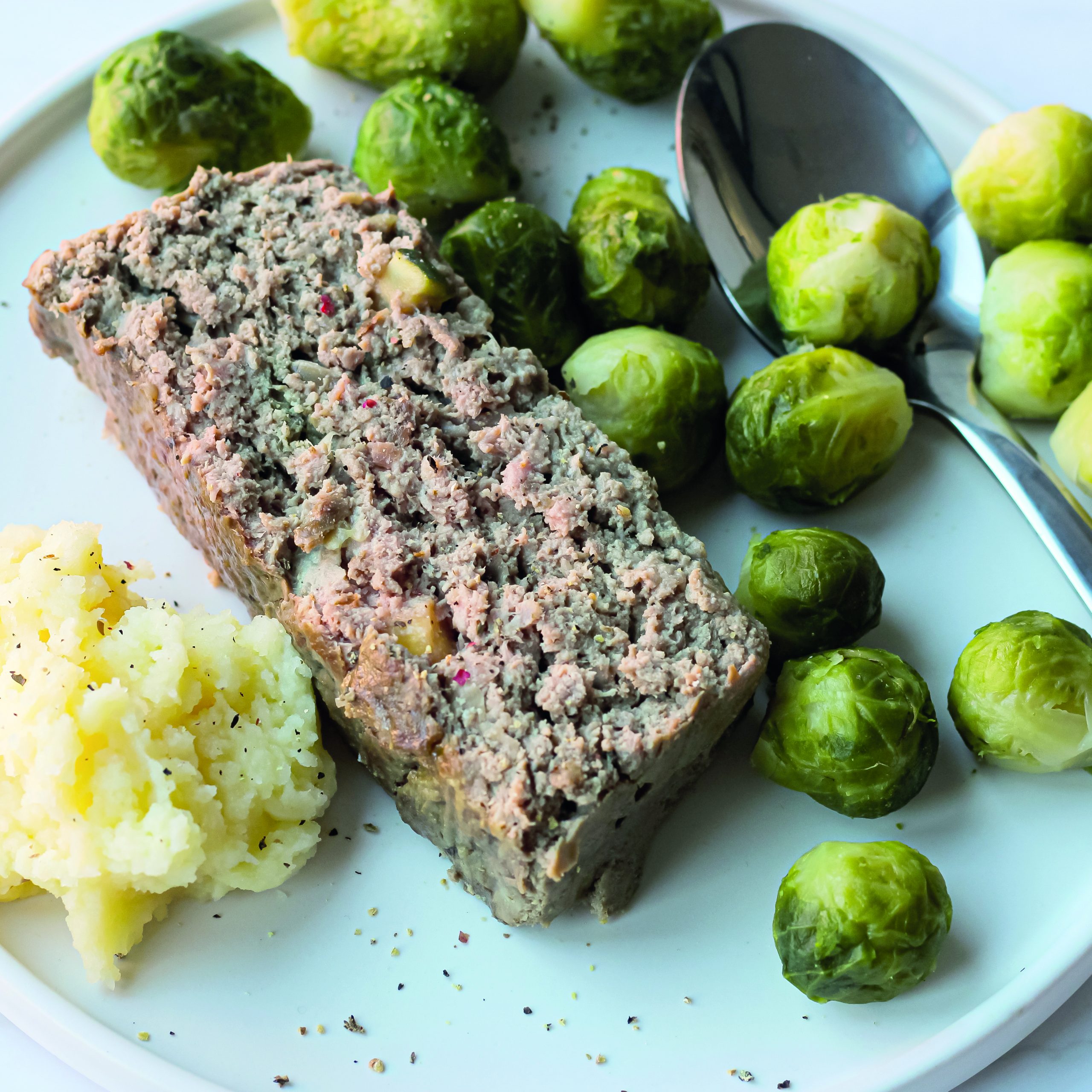 Pastel de carne e hígado con verduras
