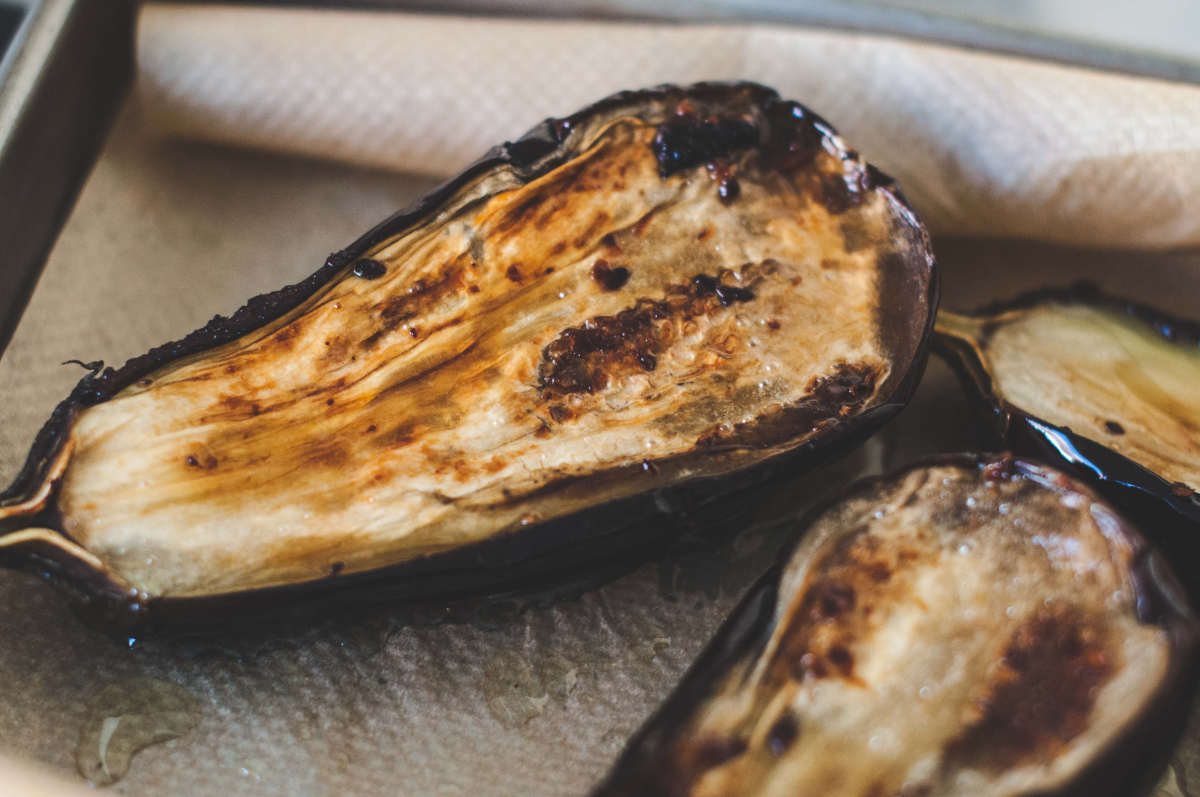 Berenjenas rellenas de tomate y caballa